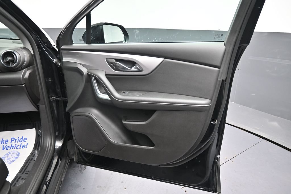 Used 2025 Chevrolet Blazer LT FWD image 19