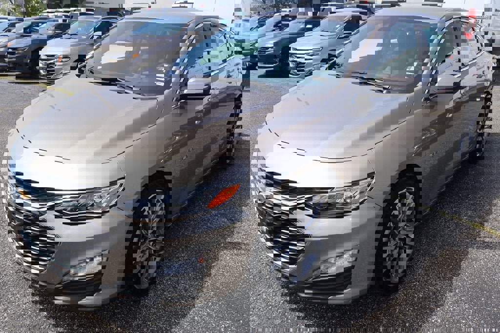 Used 2024 Chevrolet Malibu LT image 1