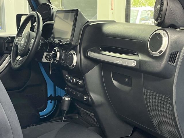 Used 2018 Jeep Wrangler Unlimited Sahara w/ Connectivity Group image 25