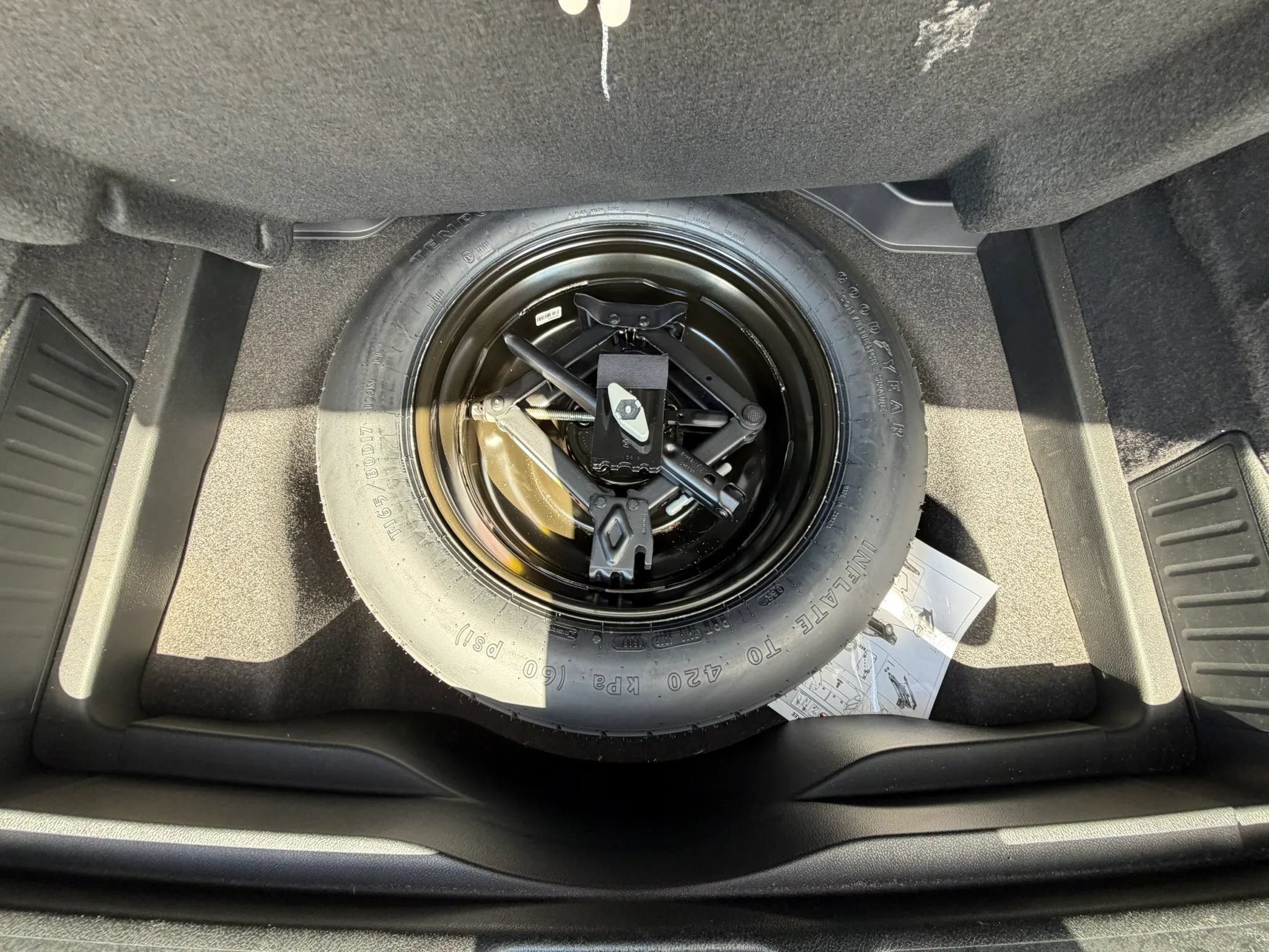 Used 2019 Jeep Cherokee Limited w/ Luxury Group AWD/4WD image 23