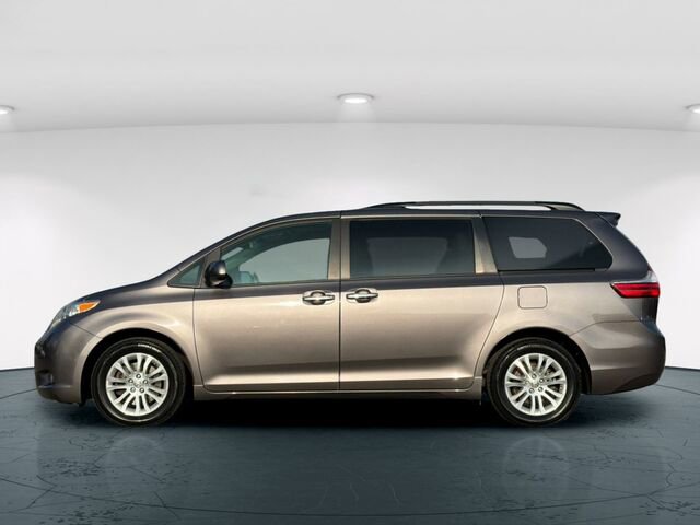 Used 2016 Toyota Sienna XLE 4D Passenger Van image 4