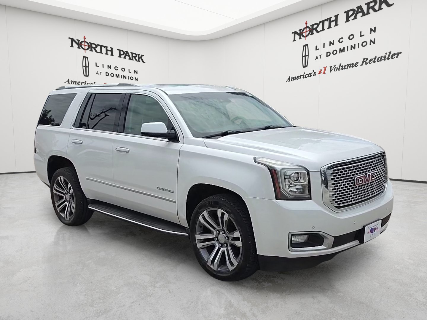 Used 2017 GMC Yukon Denali w/ Open Road Package RWD image 3
