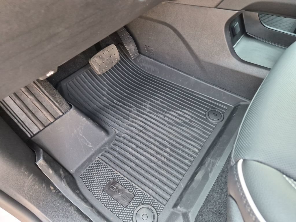 New 2027 GMC Acadia Denali w/ LPO, Floor Liner Package FWD image 20