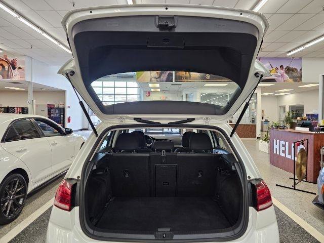 Used 2019 Volkswagen Golf S image 37