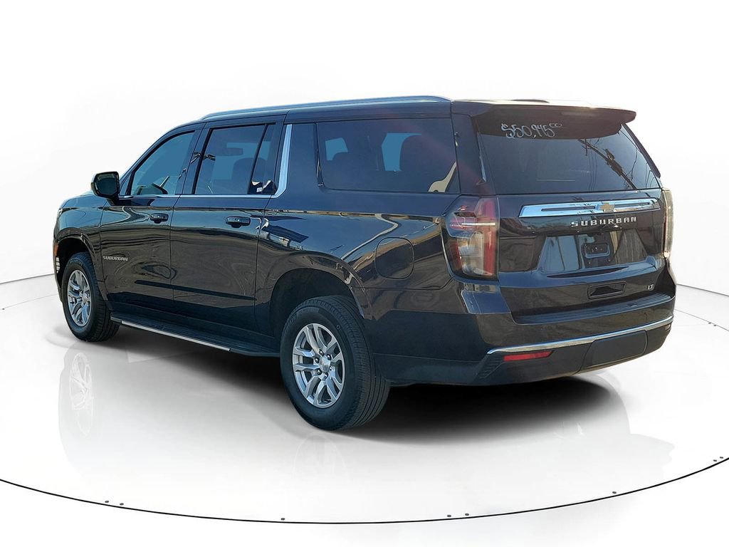 Used 2024 Chevrolet Suburban LT image 3