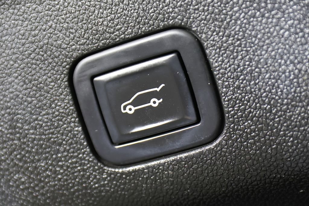 Used 2021 Chevrolet Tahoe LT w/ LT Signature Package RWD image 16