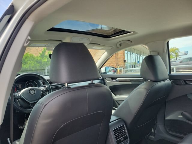 Used 2017 Volkswagen Passat 1.8T SEL Premium FWD image 10