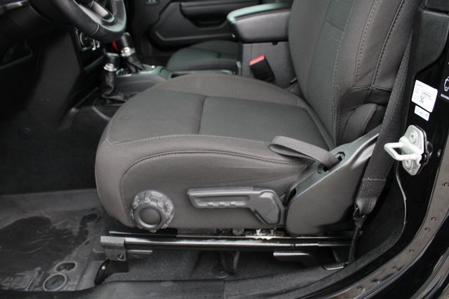 Used 2023 Jeep Wrangler Sport S image 6