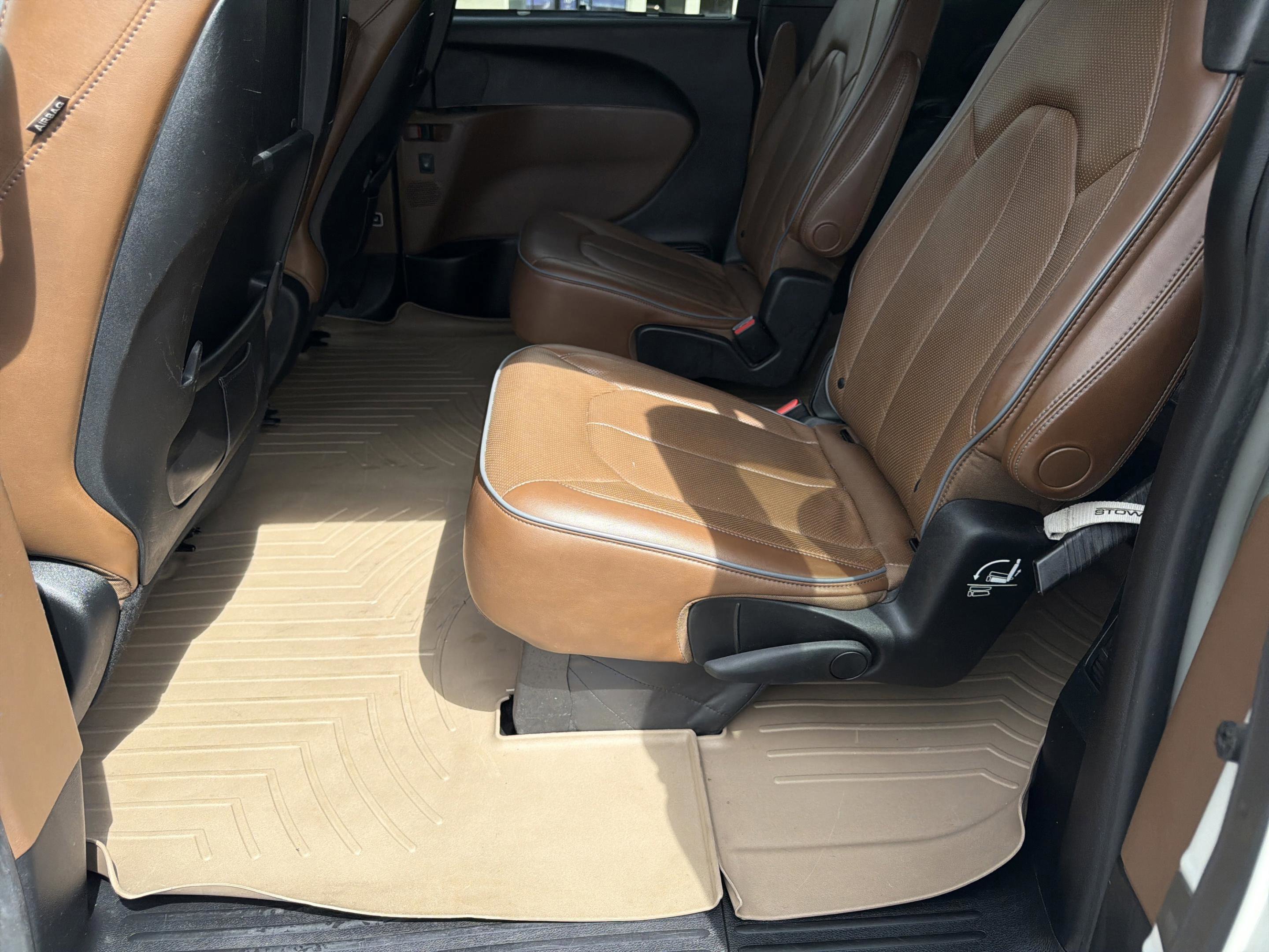 Used 2019 Chrysler Pacifica Limited FWD image 23