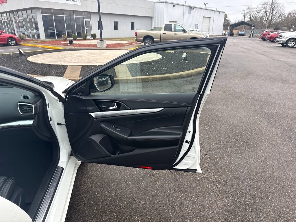 Used 2023 Nissan Maxima SL image 19