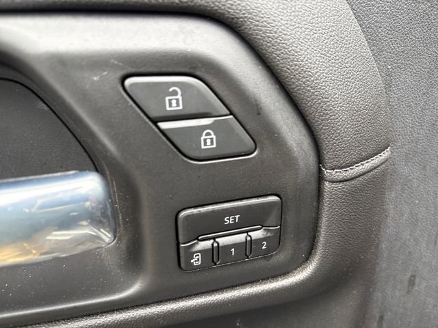 Used 2020 Chevrolet Silverado 1500 High Country w/ Technology Package AWD/4WD image 13