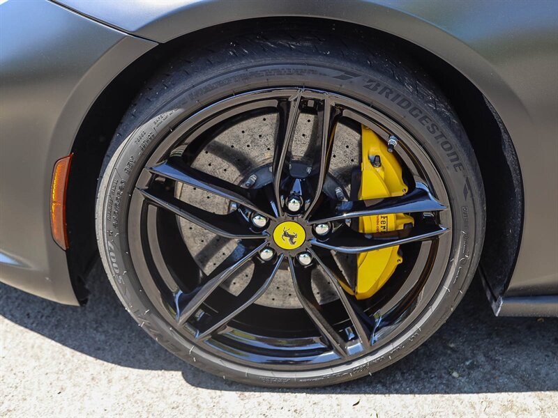 Used 2017 Ferrari GTC4Lusso AWD/4WD image 38