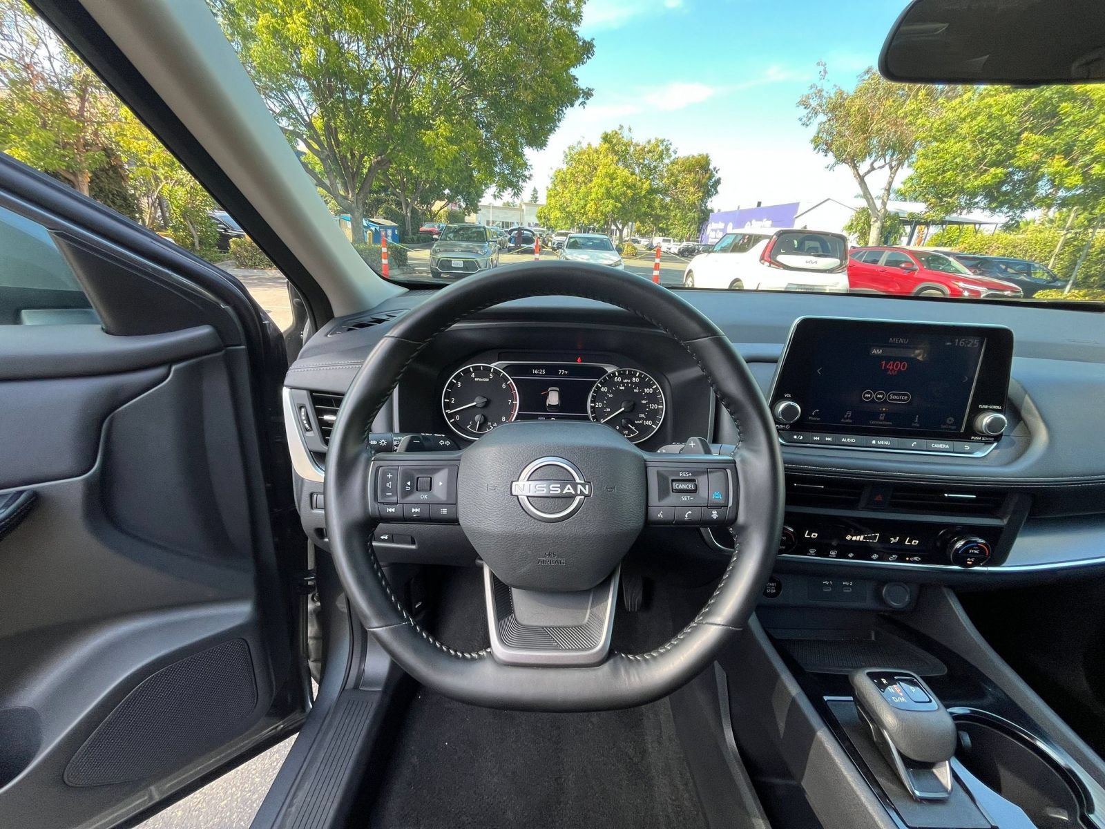 Used 2025 Nissan Rogue SV AWD/4WD image 36