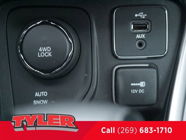 Used 2018 Jeep Compass Latitude w/ Cold Weather Group image 35