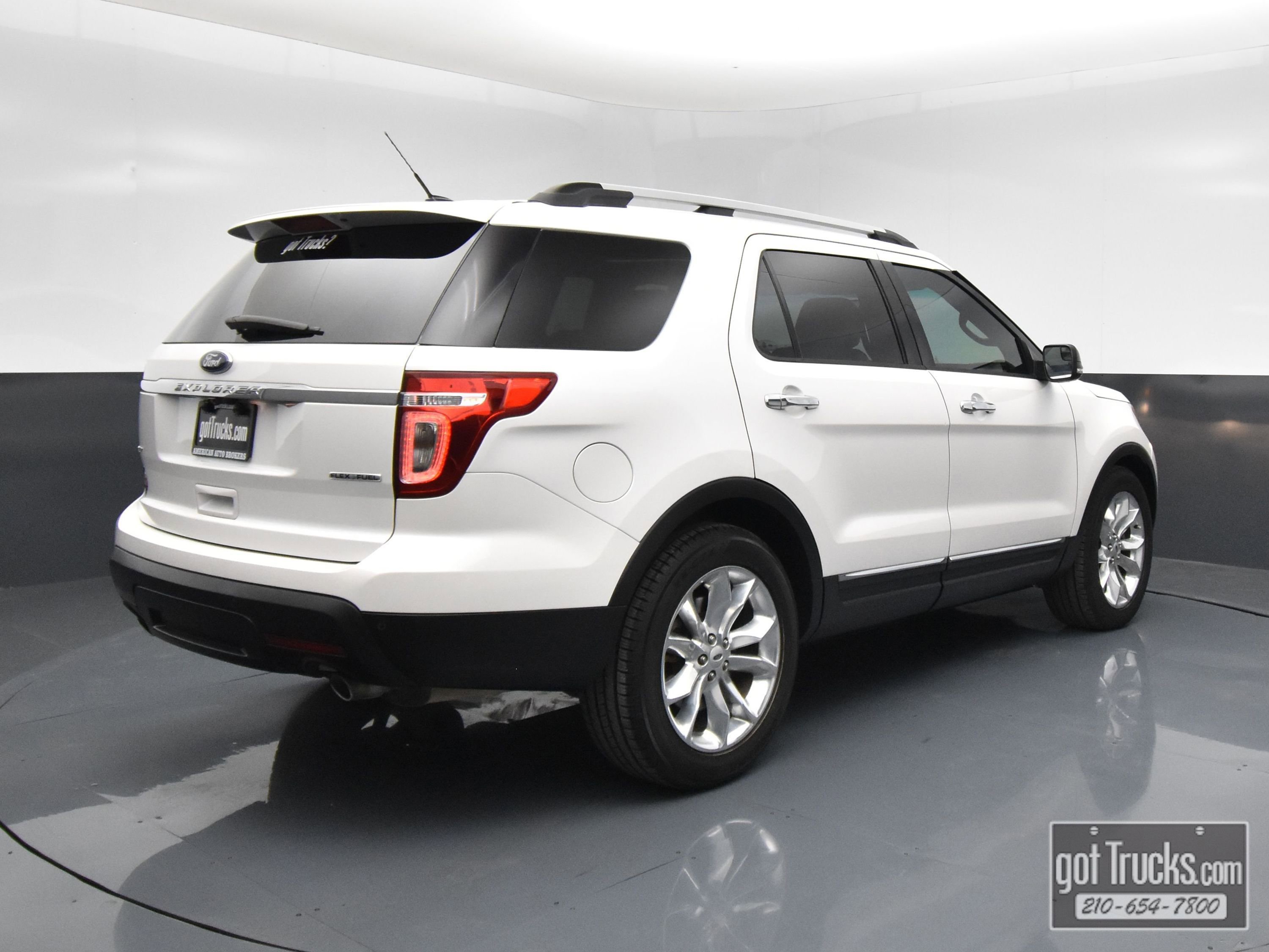 Used 2015 Ford Explorer XLT w/ Equipment Group 202A FWD image 46