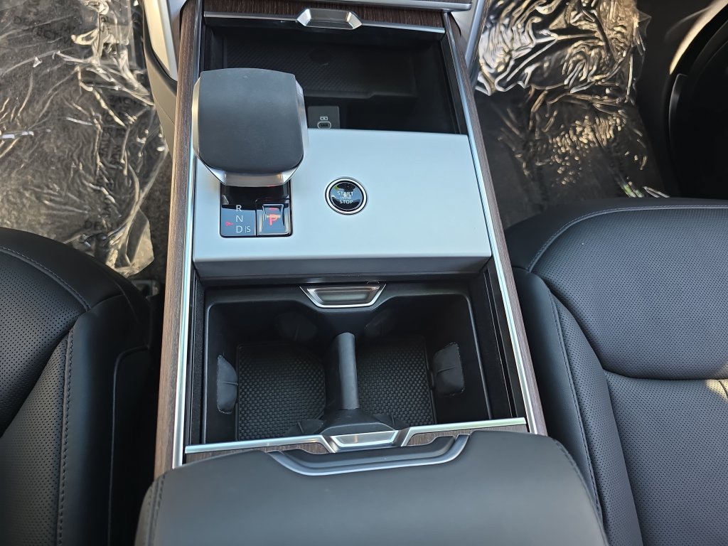 Certified 2025 Land Rover Range Rover SE AWD/4WD image 25