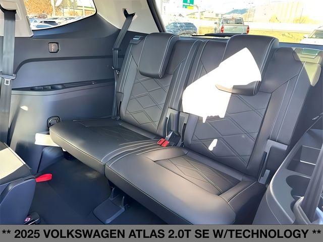 Used 2025 Volkswagen Atlas SE image 14