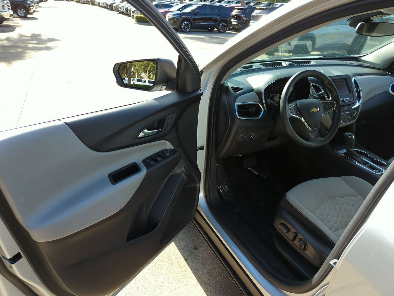 Certified 2020 Chevrolet Equinox LS w/ LS Convenience Package FWD image 7