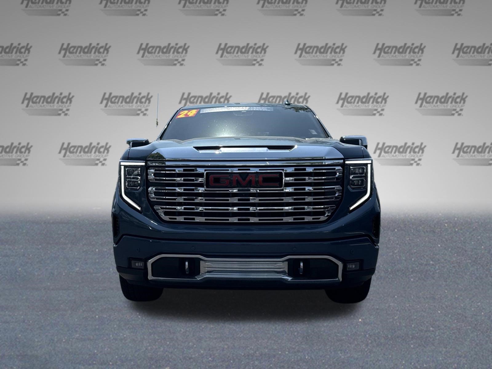 Used 2024 GMC Sierra 1500 Denali AWD/4WD image 3