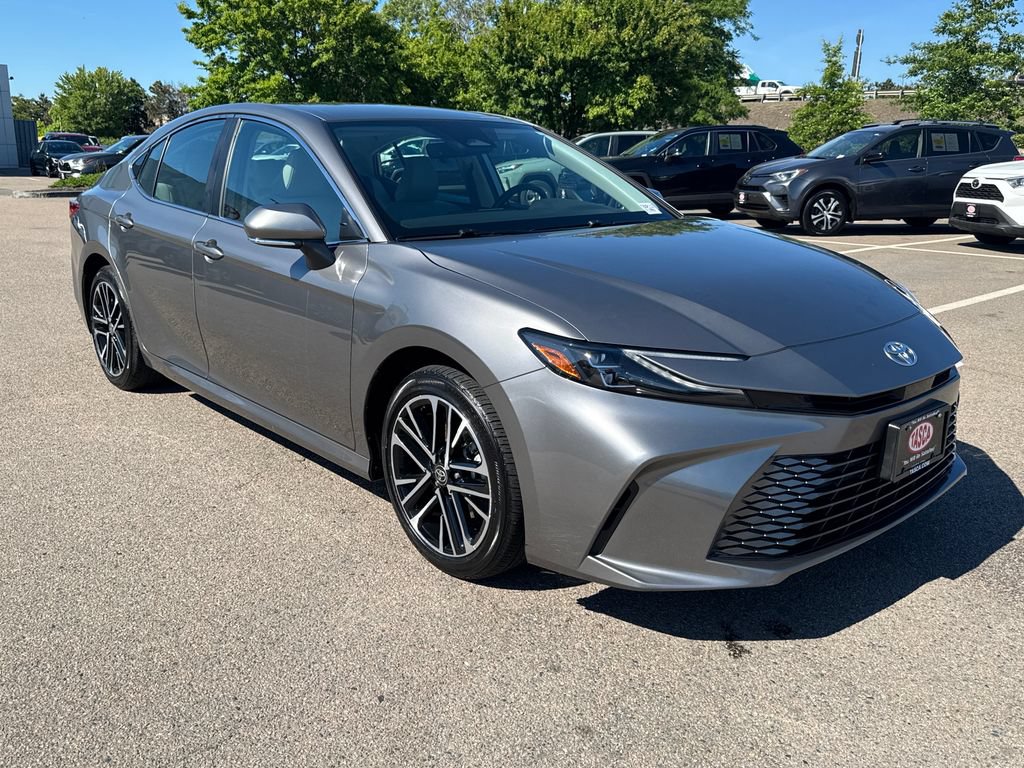 Used 2025 Toyota Camry XLE AWD/4WD image 9
