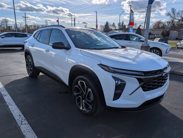 Used 2024 Chevrolet Trax RS w/ Sunroof Package image 7