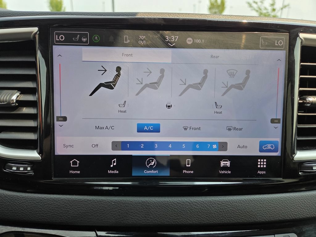 Used 2024 Chrysler Pacifica Touring-L FWD image 28