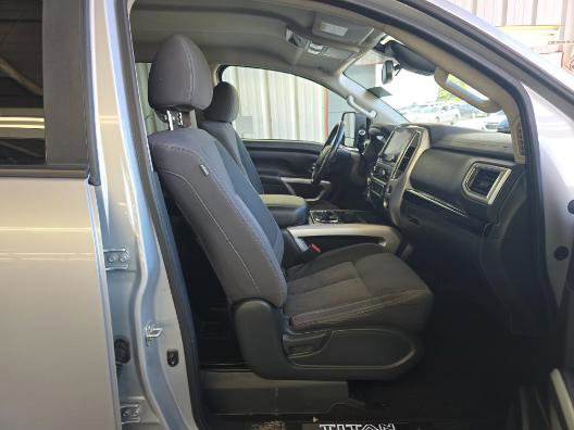 Used 2020 Nissan Titan SV w/ SV Convenience Package AWD/4WD image 6