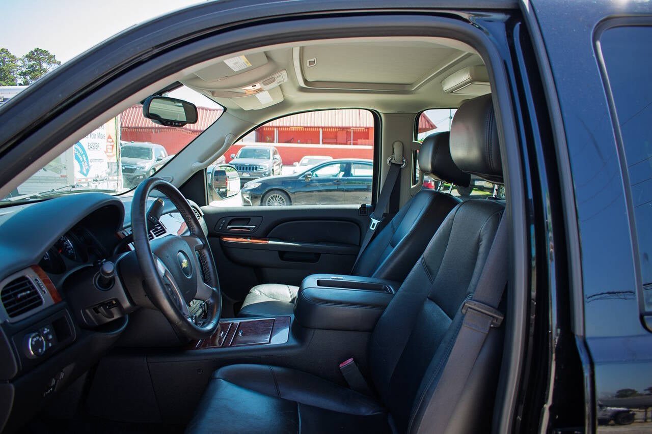 Used 2013 Chevrolet Avalanche LTZ image 14