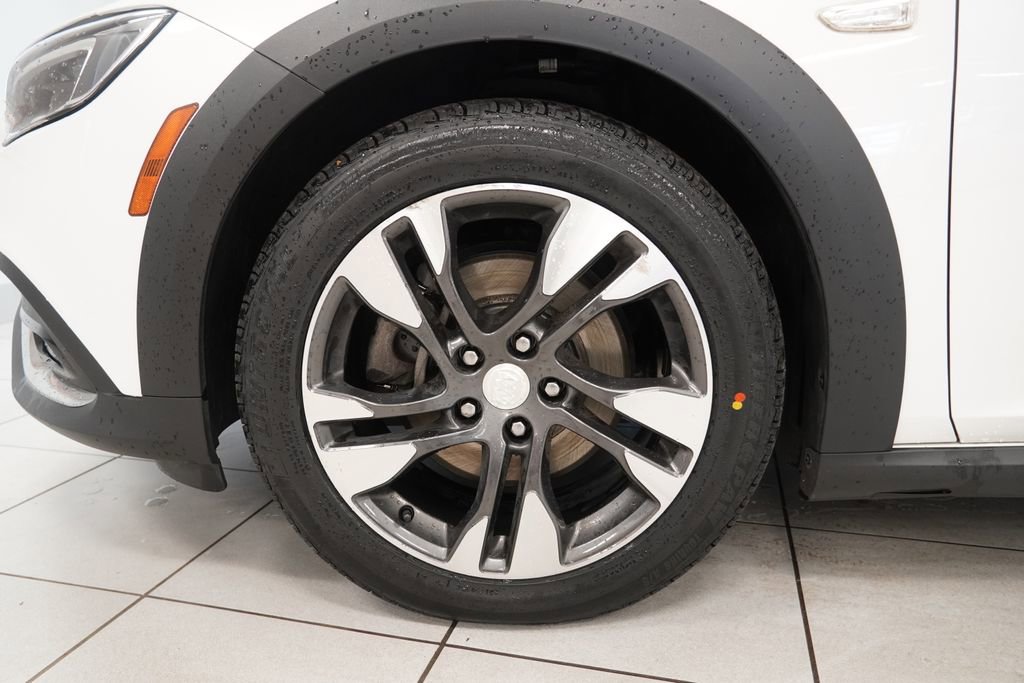 Used 2018 Buick Regal Essence w/ Driver Confidence Package #1 image 16