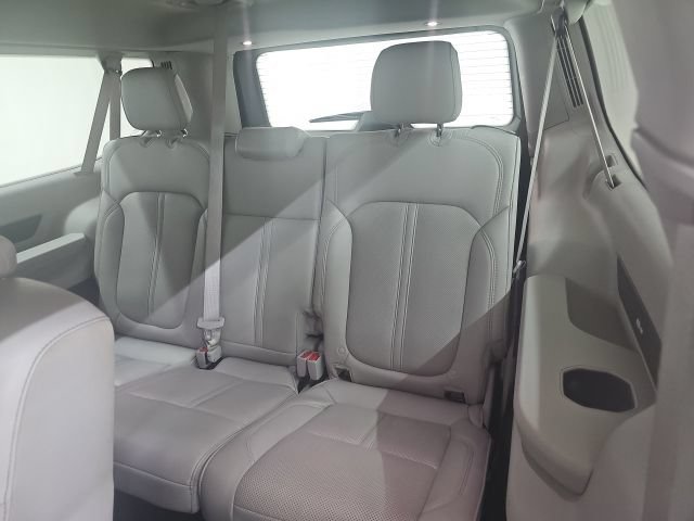 Used 2024 Jeep Wagoneer L Series II w/ Flexible Seating Group AWD/4WD image 4