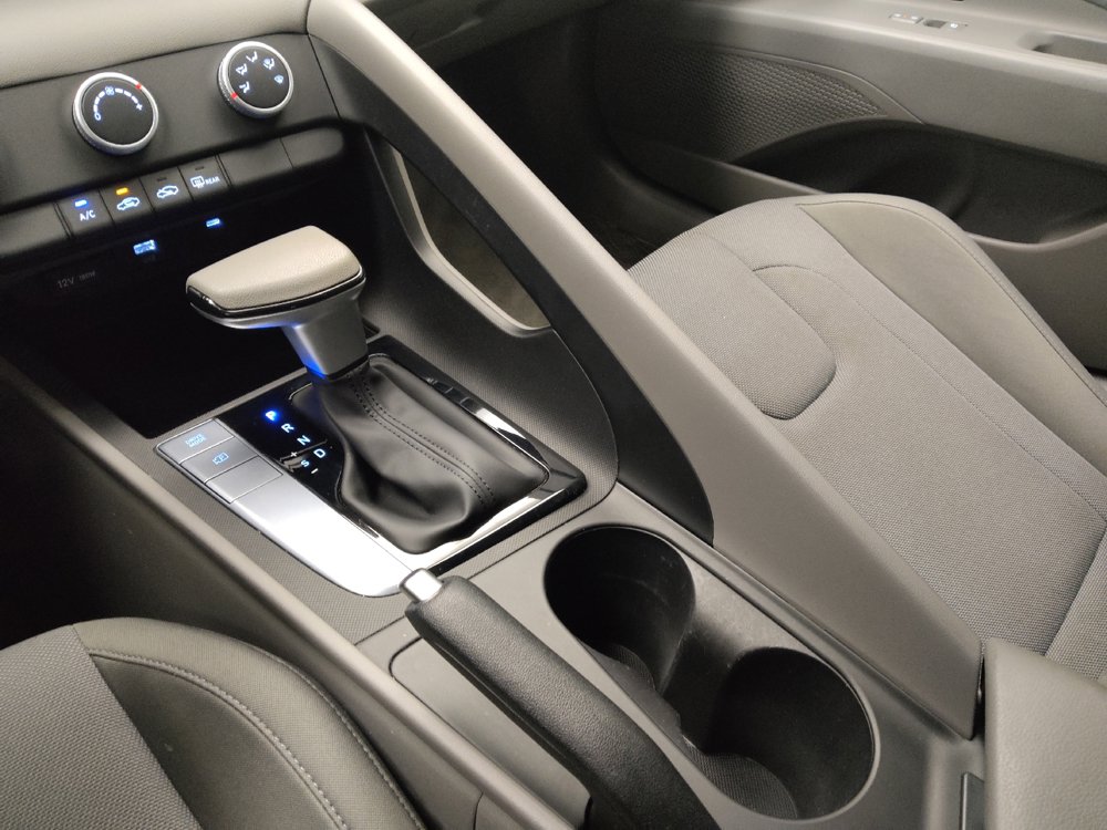 Used 2025 Hyundai Elantra SE FWD image 26