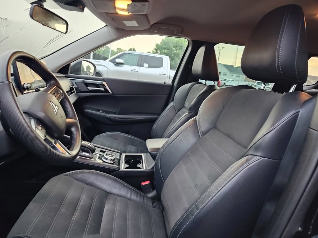 Used 2023 Mitsubishi Outlander SE AWD/4WD image 6