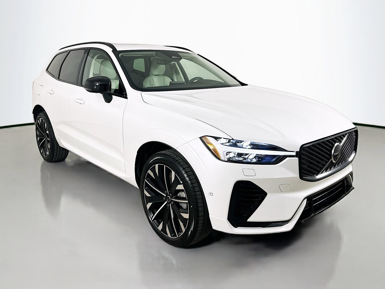 New 2026 Volvo XC60 T8 Ultra w/ Protection Package Premier AWD/4WD image 3