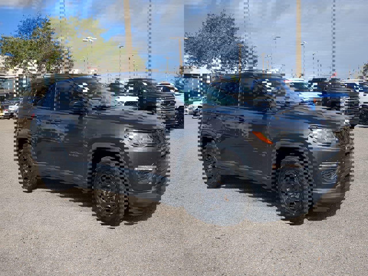 Used 2017 Jeep Compass Sport image 2