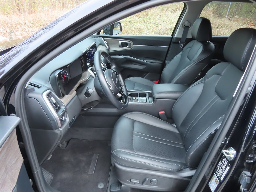 Certified 2023 Kia Sorento S w/ Panoramic Sunroof Package image 21