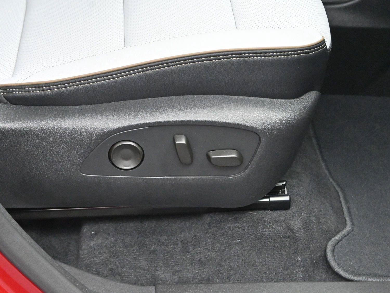 Used 2025 Chevrolet Traverse High Country AWD/4WD image 35