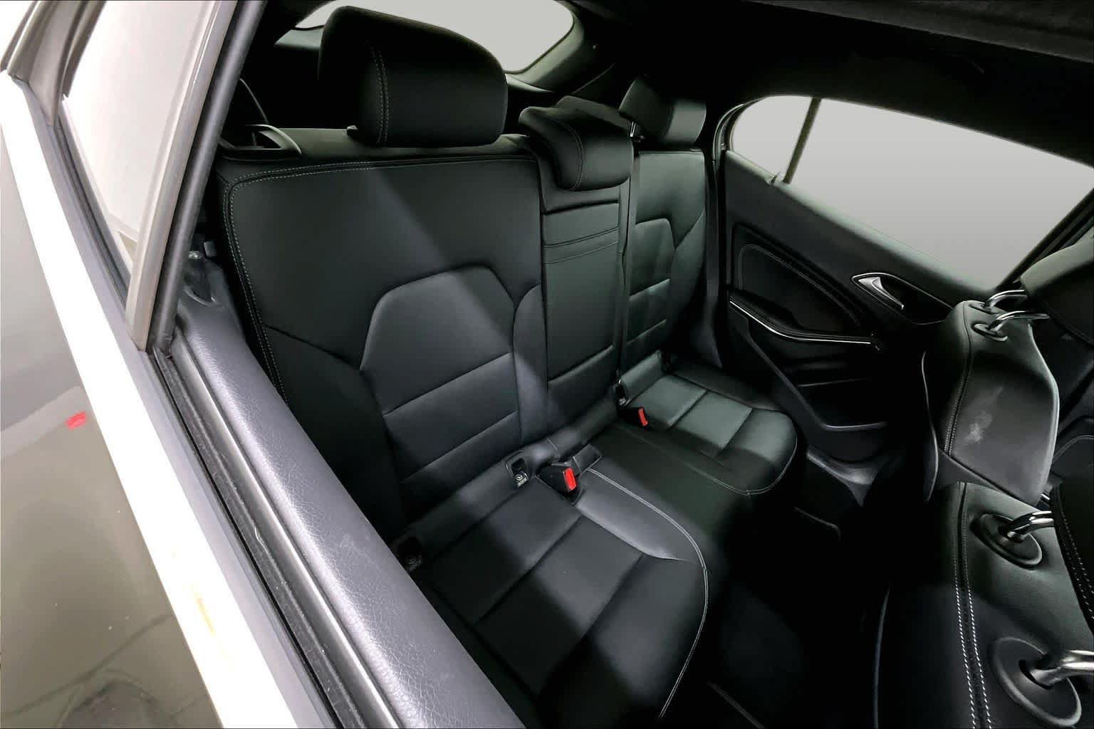 Used 2020 Mercedes-Benz GLA 250 w/ Premium Package image 18