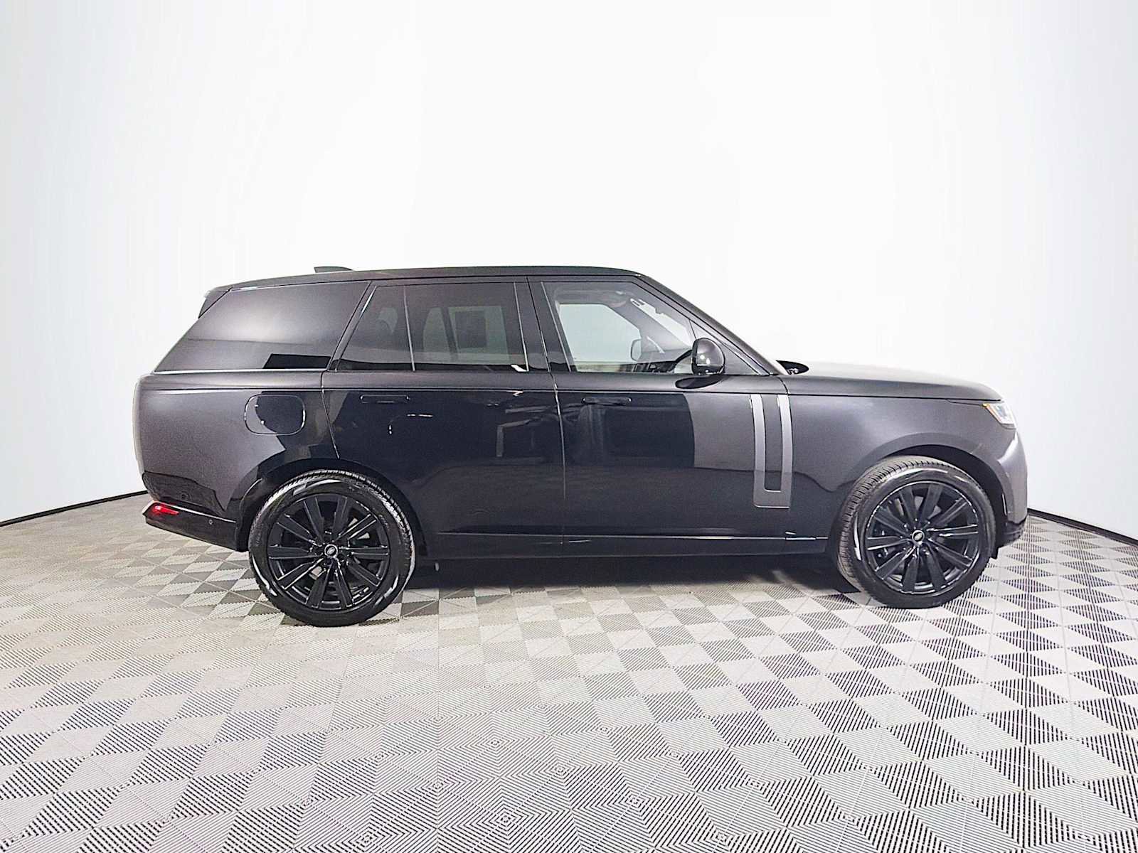 Used 2023 Land Rover Range Rover SE AWD/4WD image 4