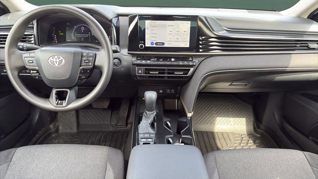 Used 2025 Toyota Camry LE AWD/4WD image 21
