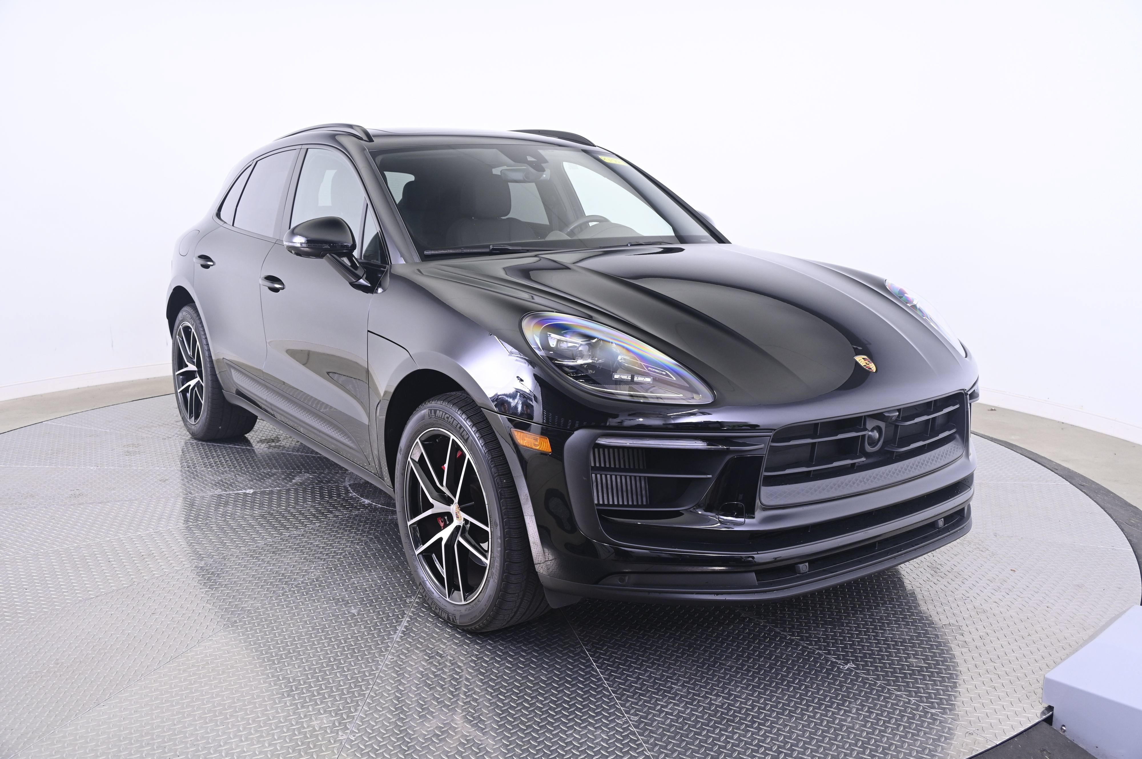 Certified 2024 Porsche Macan S AWD/4WD image 9