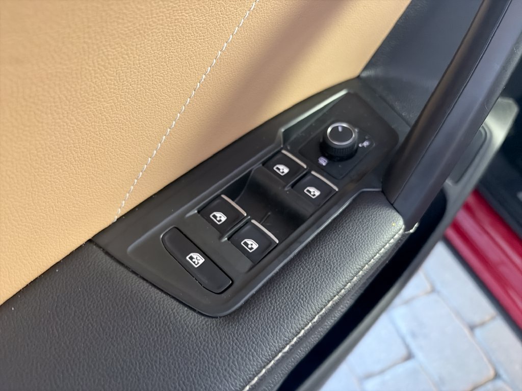 Certified 2024 Volkswagen Tiguan SE R-Line FWD image 11