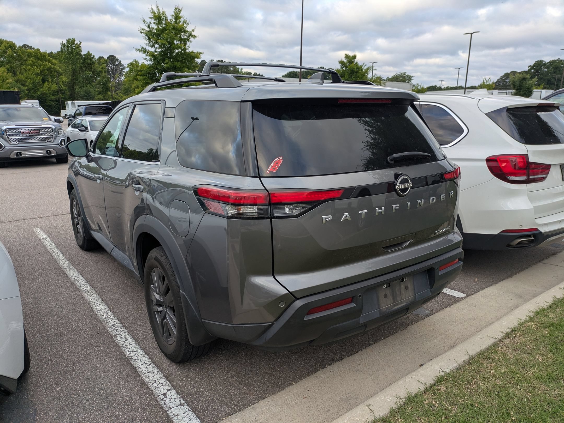 Used 2022 Nissan Pathfinder SV AWD/4WD image 4