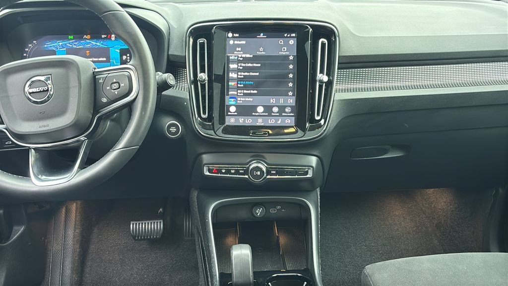 Certified 2025 Volvo XC40 B5 Plus AWD/4WD image 6