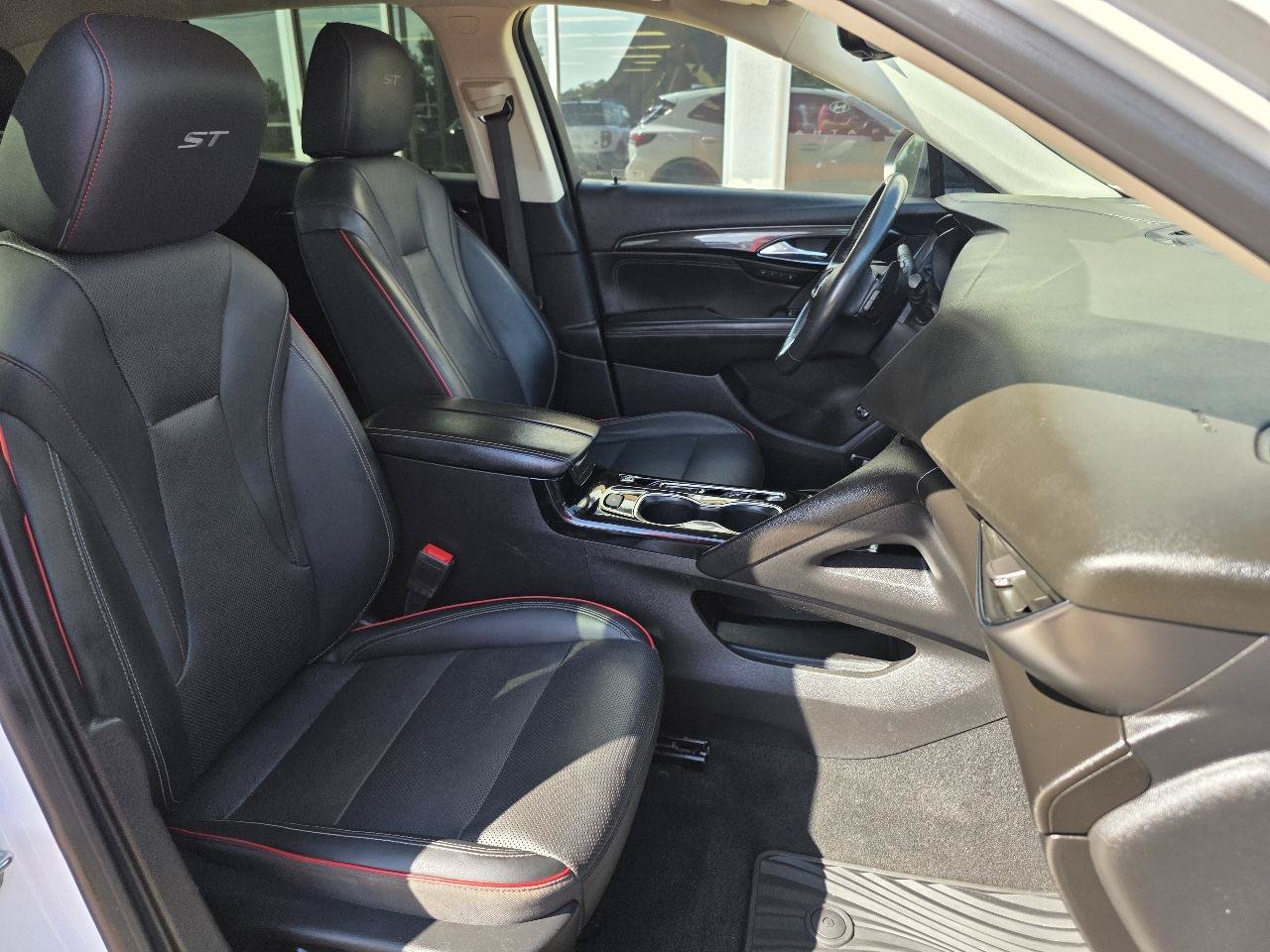 Used 2022 Buick Envision Essence w/ Technology Package II FWD image 19