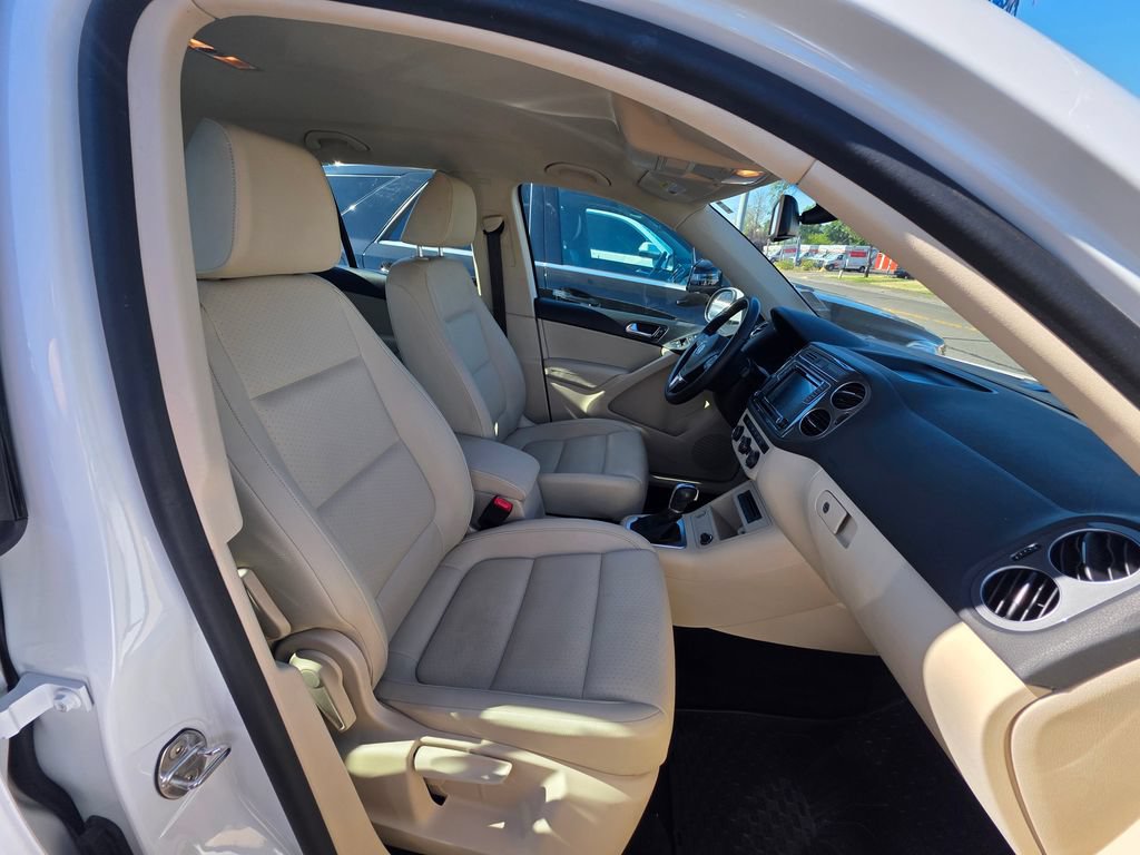 Used 2017 Volkswagen Tiguan S FWD image 21