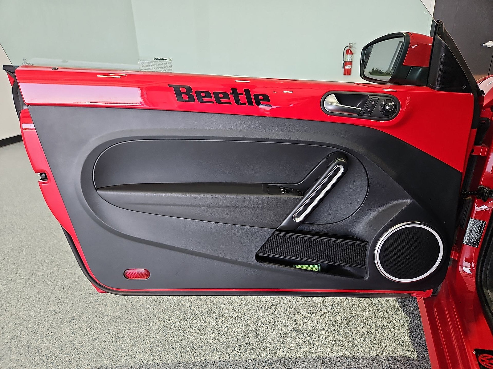 Used 2019 Volkswagen Beetle 2.0T SE FWD image 15