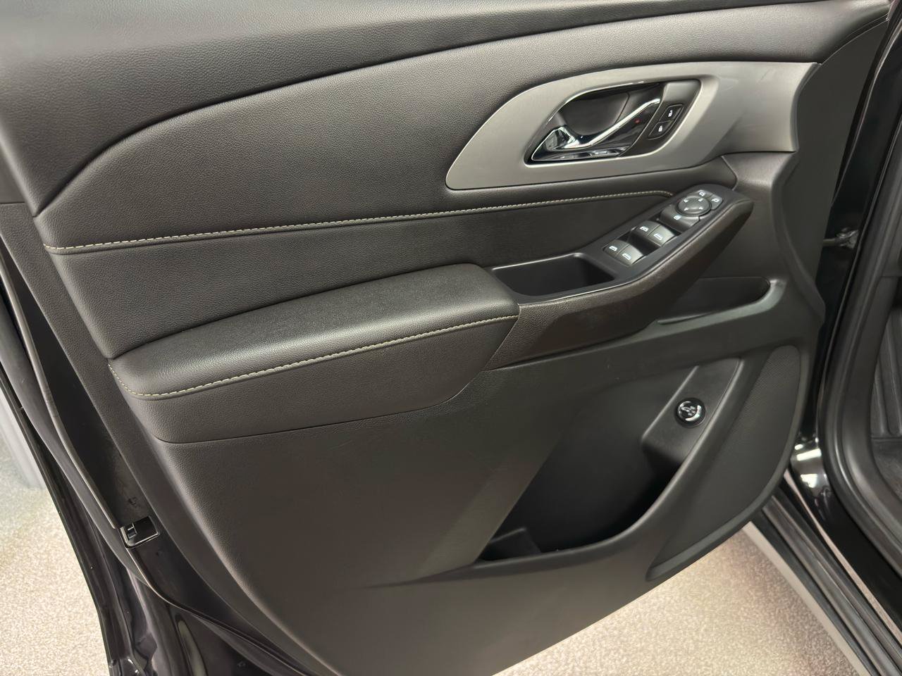 Used 2022 Chevrolet Traverse LT w/ LPO, Floor Liner Package AWD/4WD image 14