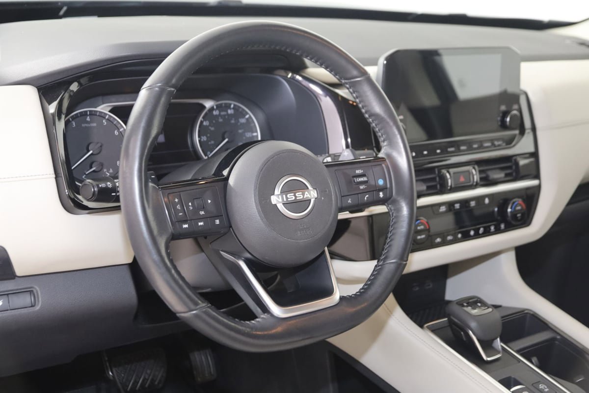Used 2022 Nissan Pathfinder SL AWD/4WD image 6