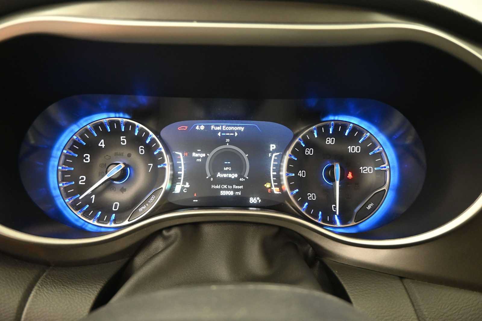 Used 2024 Chrysler Pacifica Touring-L FWD image 21