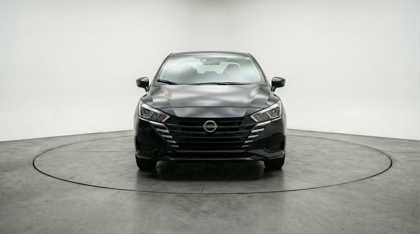 Used 2025 Nissan Versa SV image 2